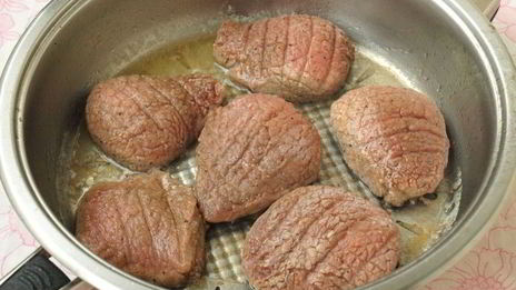 стейки из свинины с луковым соусом