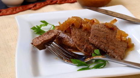 стейки из свинины с луковым соусом