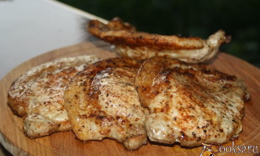 Рецепт стейки из свиной корейки в сухом маринаде на решетке на мангале