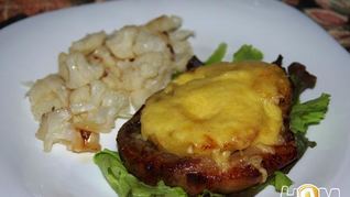 Стейки из свиной шеи по-французски