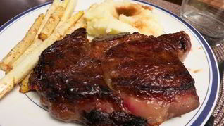 Вкусный стейк из говядины