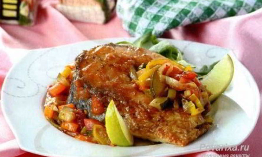 Рецепт жареные стейки кефали с овощами