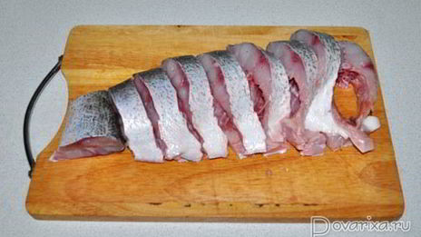 жареные стейки толстолобика