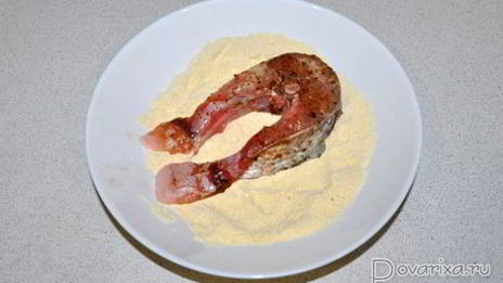 жареные стейки толстолобика