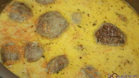 говяжьи тефтели с жареным луком