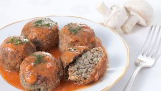 Гречневые тефтели с грибами в соусе