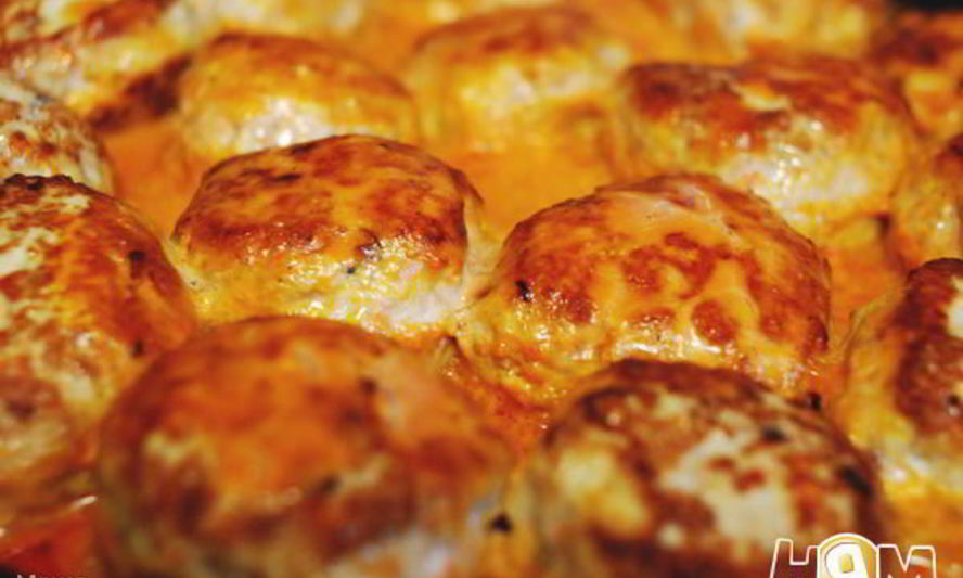 Рецепт курино-свинные тефтели, запеченные в соусе