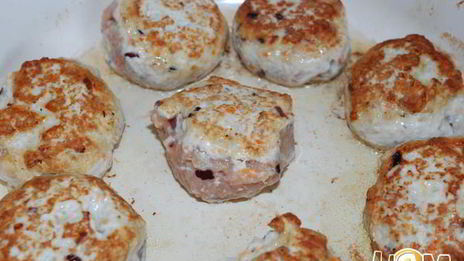 курино-свинные тефтели, запеченные в соусе