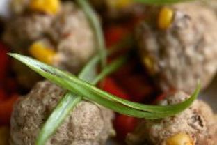 Куриные тефтельки с кукурузой и ананасами