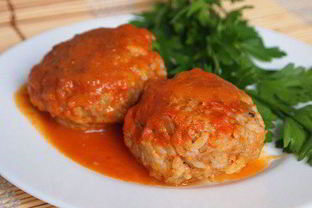 Мясные тефтели с рисом в томате