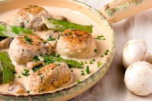 Мясные тефтели в грибном соусе