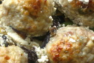 Нежнейшие тефтели с овощами под сметанно-грибным соусом