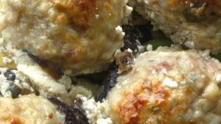 Нежнейшие тефтели с овощами под сметанно-грибным соусом