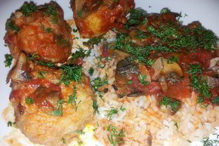 Рыбные тефтели в томатном соусе с рисом