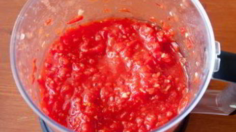 шпинатные тефтели с перечным соусом