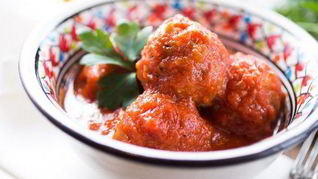 Тефтели из фасоли в томатной подливке