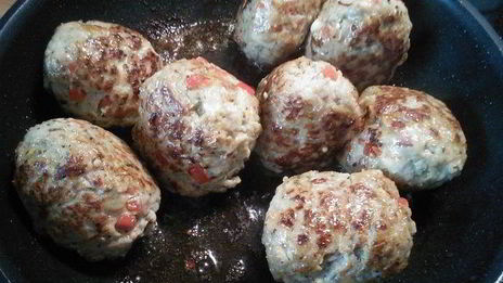 тефтели охотничьи в грибном соусе