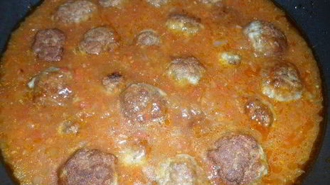 тефтели по-домашнему с шалфеем в томатном соусе