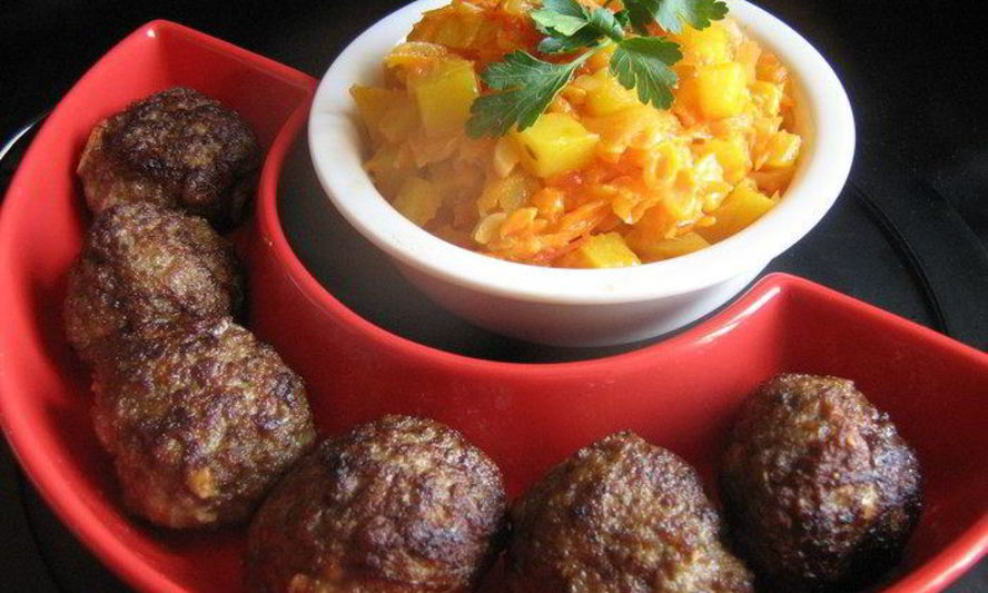 Рецепт тефтели с бананами, кешью и карри с манговым соусом