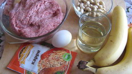 тефтели с бананами, кешью и карри с манговым соусом