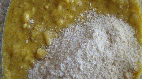 тефтели с бананами, кешью и карри с манговым соусом