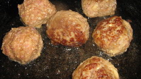 тефтели с бананами, кешью и карри с манговым соусом