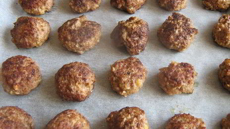 тефтели с бананами, кешью и карри с манговым соусом