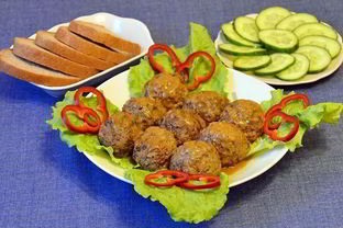 Тефтели с капустой и рисом