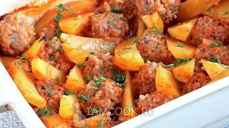 тефтели с картошкой в соусе в духовке