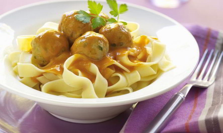 Рецепт тефтели со сметанным и томатным соусом