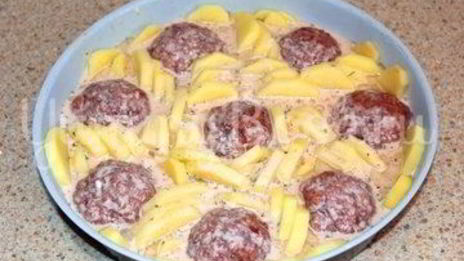 тефтели запеченные с картофелем