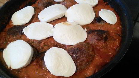 тефтели, запеченные с моцареллой