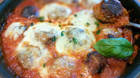 тефтели, запеченные с моцареллой