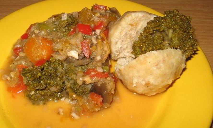 Рецепт вареные тефтели с овощным гарниром