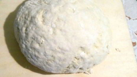 домашние вареники со сметанно-чесночным соусом и шкварками