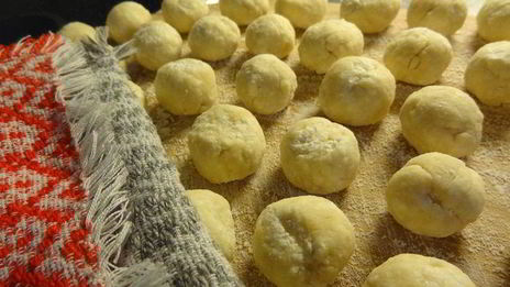 ленивые вареники с ягодным соусом кули