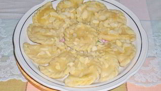 Постные вареники с начинкой из мака и миндаля с курагой