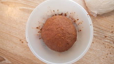 постные вареники с вишней, шоколадом и вишневым соусом