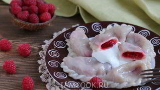 Вареники на воде со свежей малиной