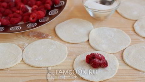 вареники на воде со свежей малиной