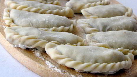 вареники с капустой, грибами и шкварками