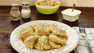 Вареники с картошкой и лесными грибами