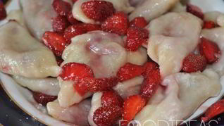 Вареники с клубникой