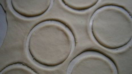 вареники с вишней и ягодным соусом