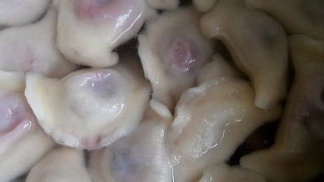 вареники с вишней и ягодным соусом