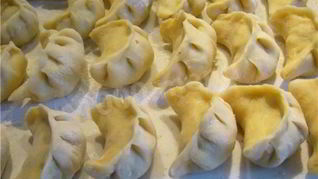 Заварные вареники с клубникой на пару