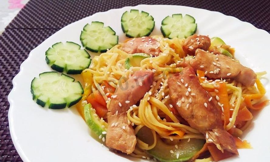 Рецепт яичная лапша с курицей и овощами