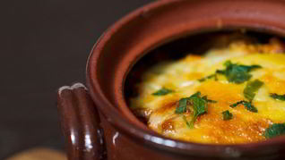 Куриное жаркое в горшочках