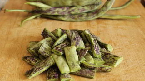 жаркое из баранины с молодой фасолью в тминном соусе