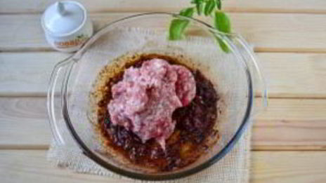 жаркое из говяжьего фарша, помидоров и фасоли